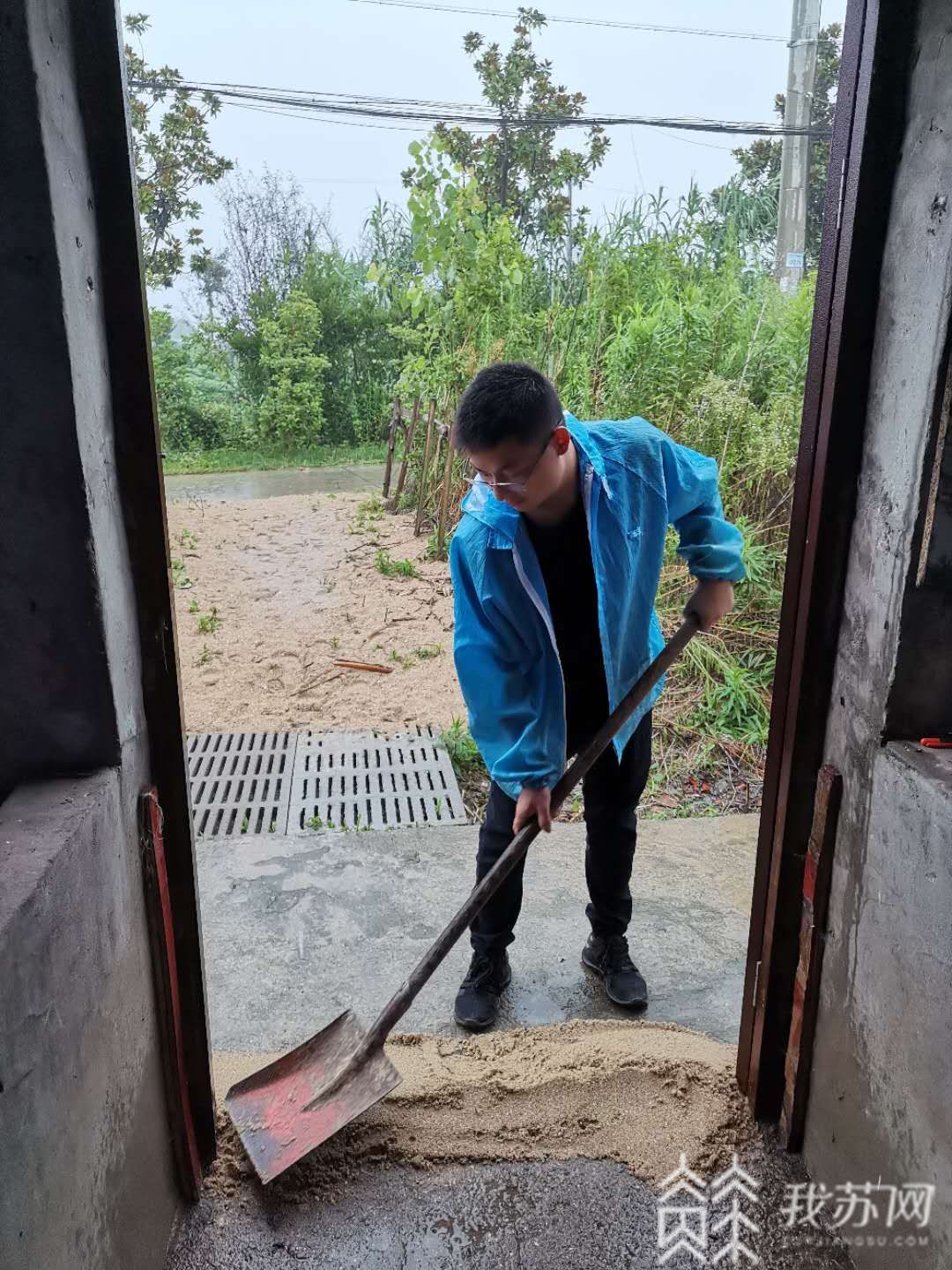 『垃圾』难怪两位小哥哥弃白领工作去养虫！ 这种虫一吨能吃五吨垃圾