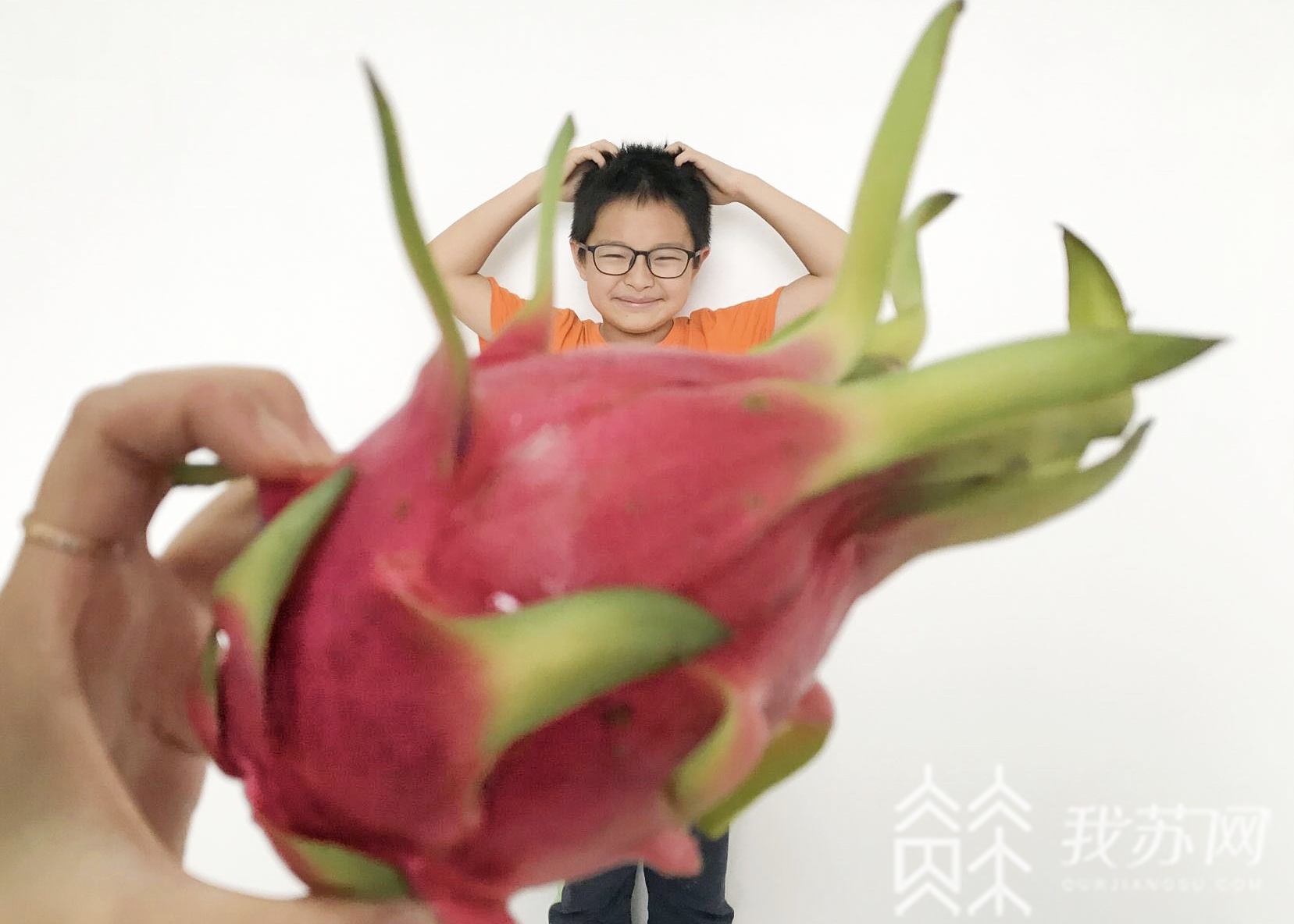 水果■甜蜜蜜的爱！这群大学生为留守儿童拍了一组水果写真
