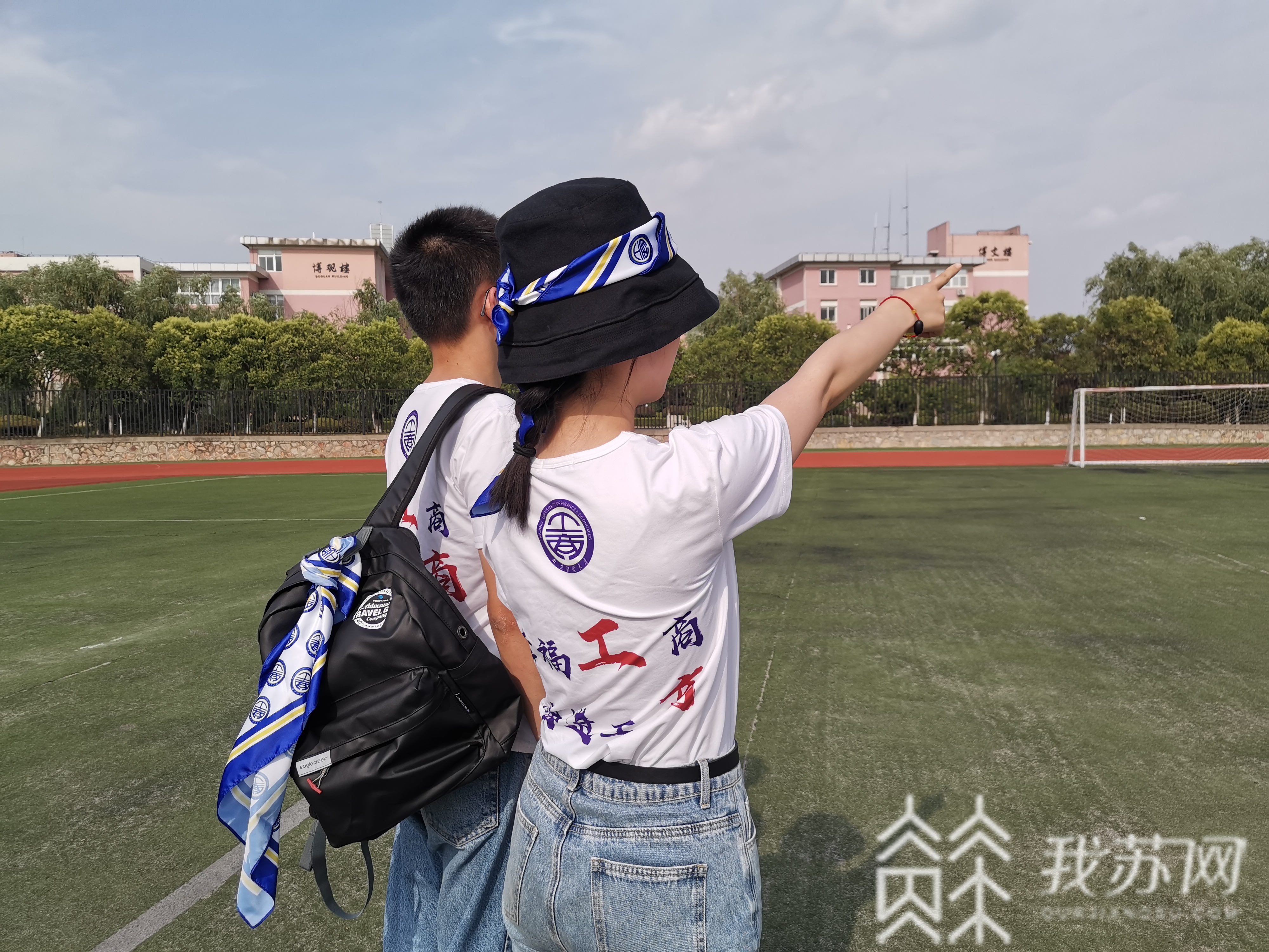 后浪■戴起来真好看！南财大“后浪”披“巾”斩棘，奔赴未来