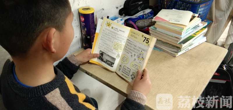 世界■世界读书日：小学生收到大学生快递的“特殊礼物”