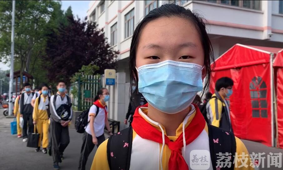 学生■370米的马太路成了“步行街”，2200名学生成步行街“最靓的仔”