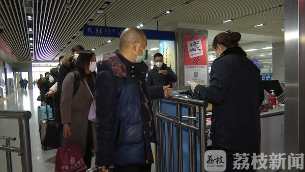 客运班车陆续增加  防疫仍不松懈