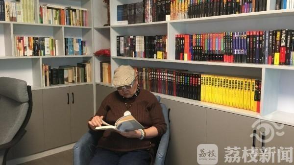 『图书馆』藏书过万 苏州六旬退休教师建起“共享图书馆” “我这辈子只想任性地看书！”