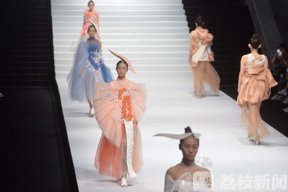 [作品]千余件作品联展强势吸睛 南艺520嘉年华“云端”上线“不失约”