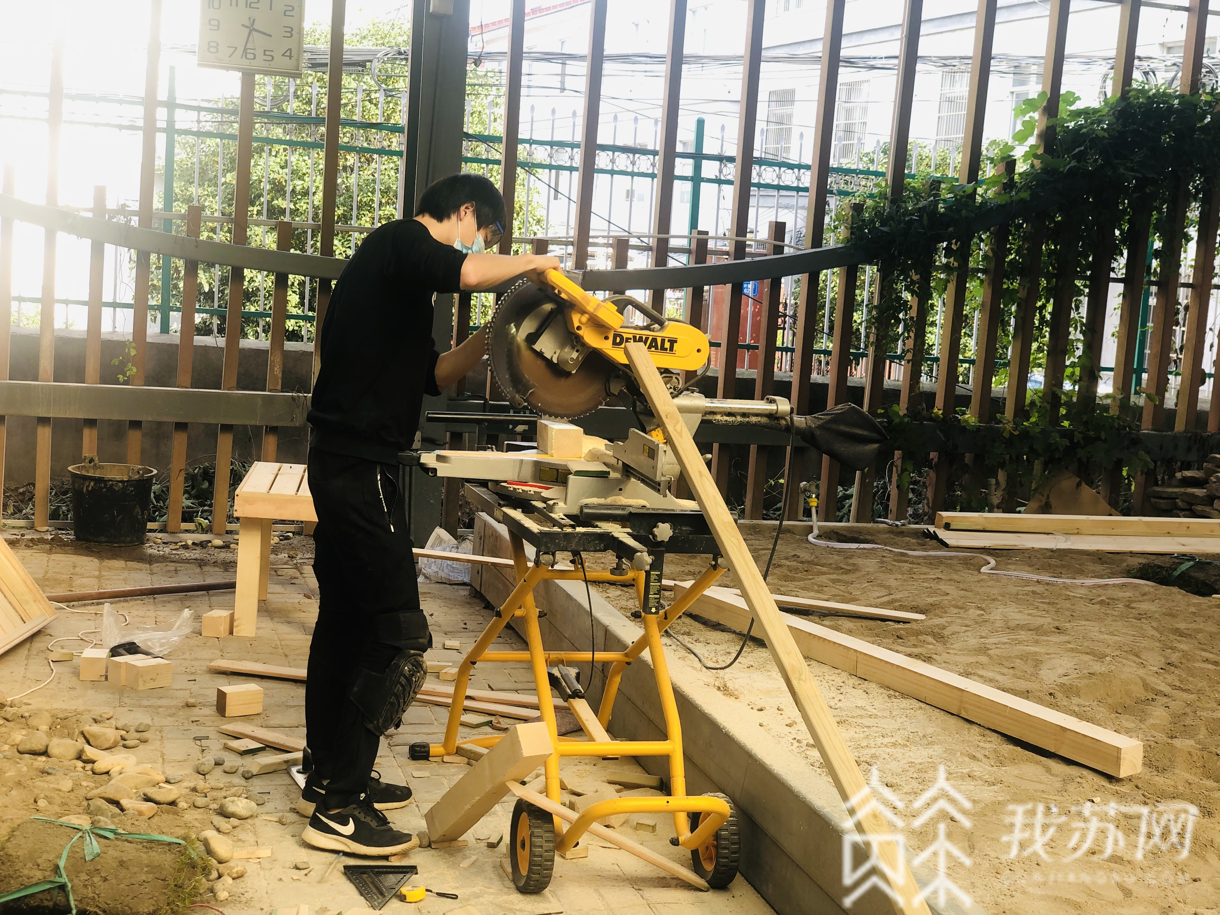 『园林』这群年轻人10.5个小时打造20平米园林 误差控制在毫米之内