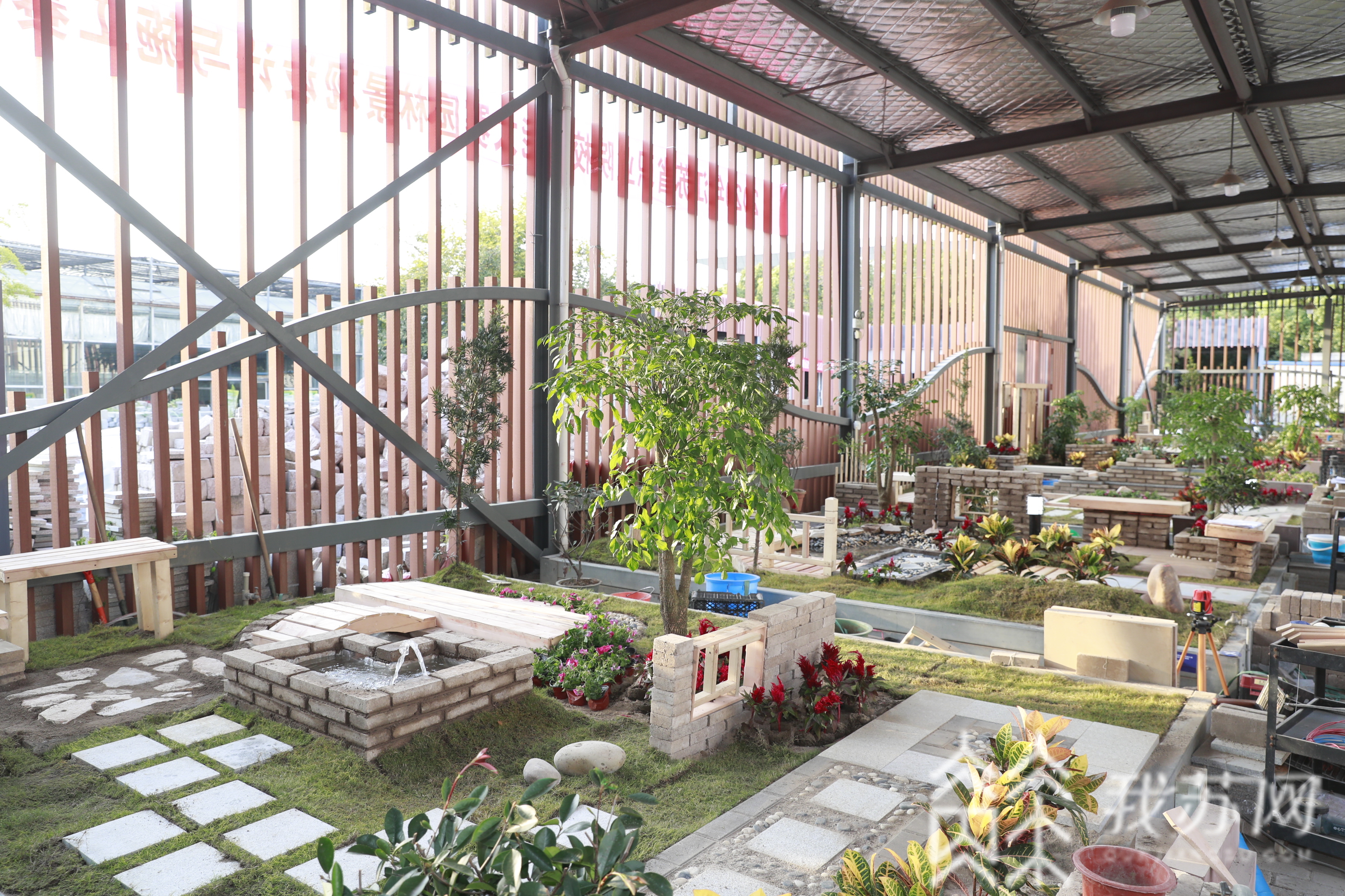 『园林』这群年轻人10.5个小时打造20平米园林 误差控制在毫米之内