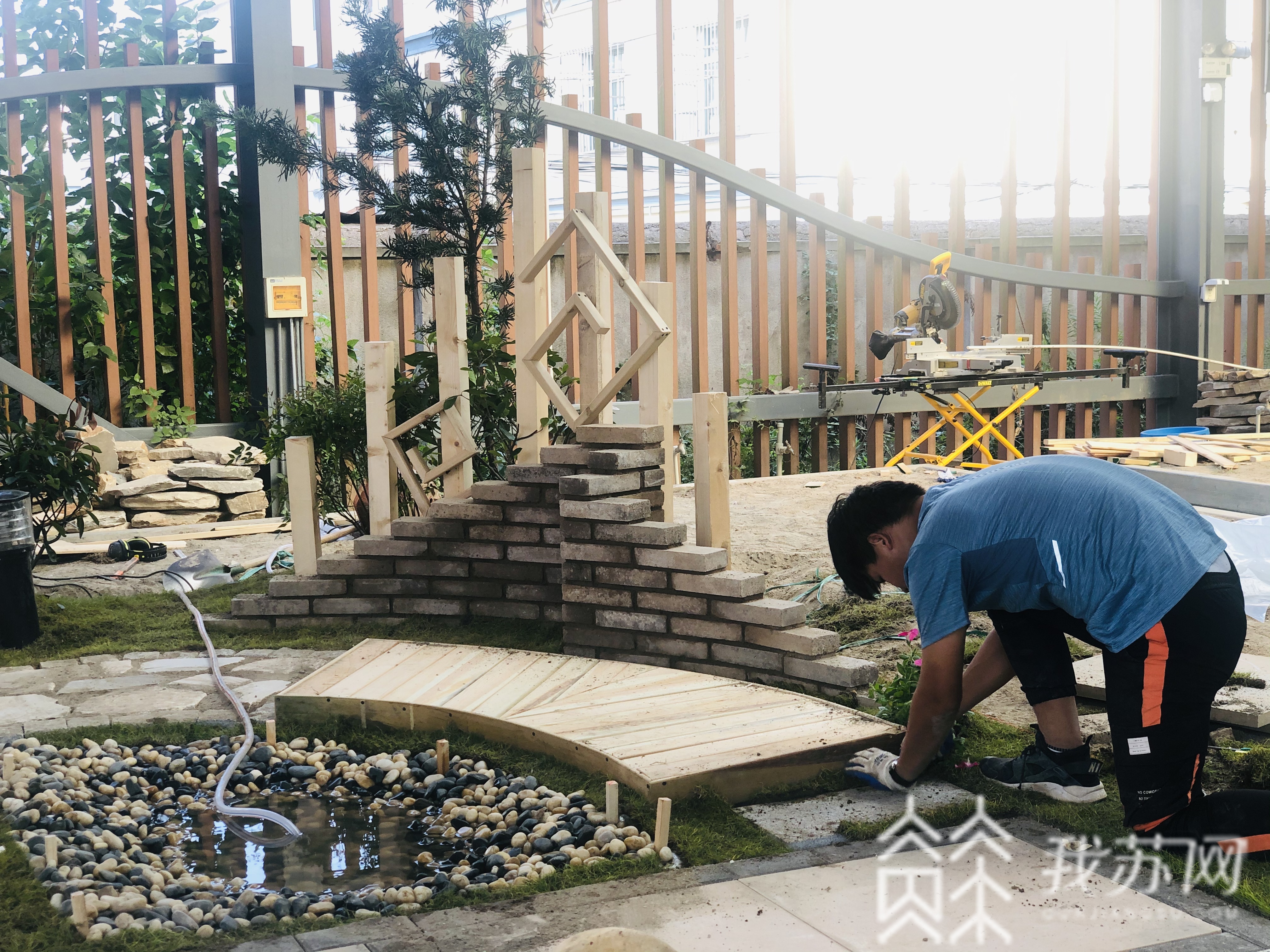 『园林』这群年轻人10.5个小时打造20平米园林 误差控制在毫米之内