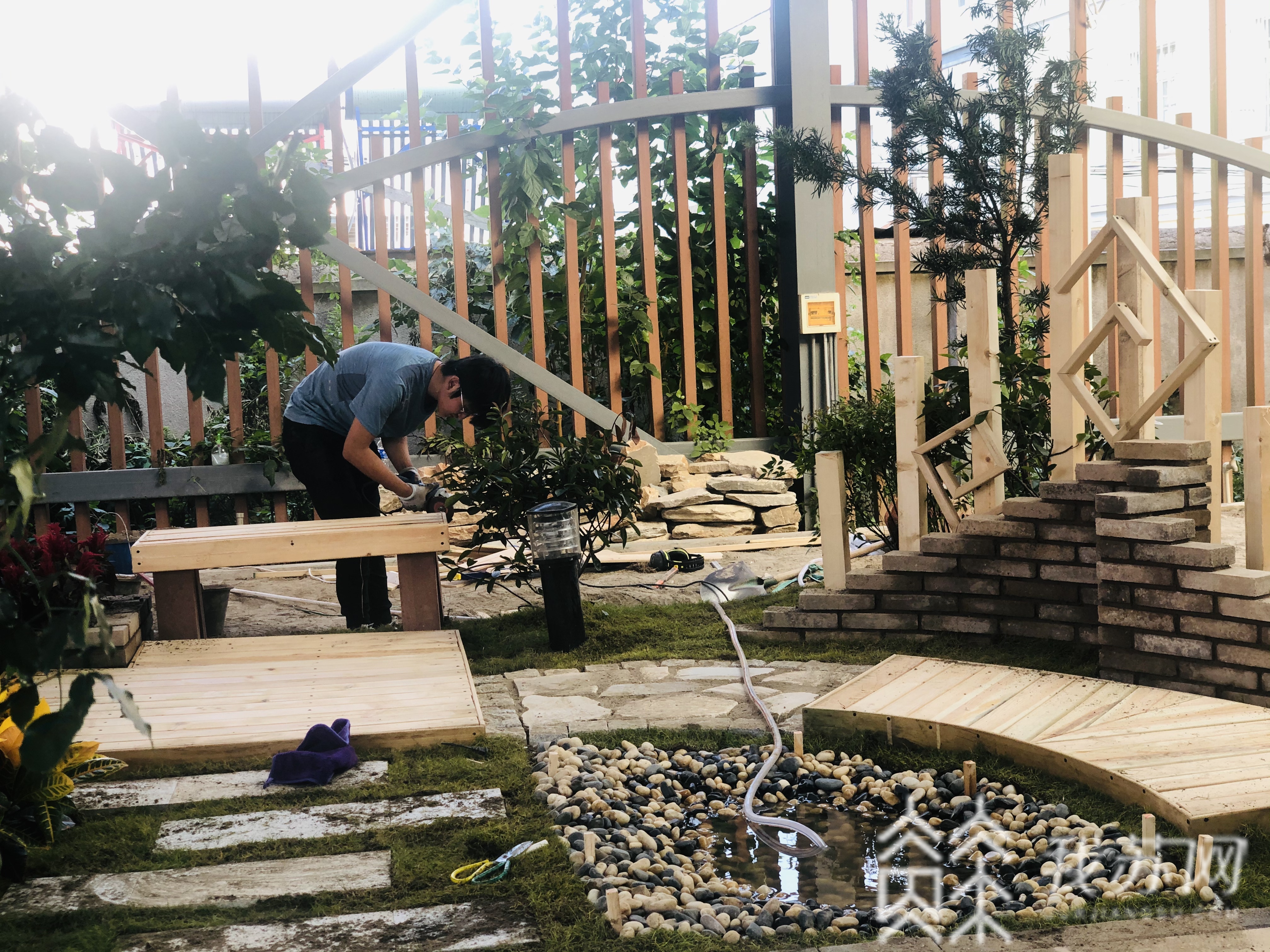 『园林』这群年轻人10.5个小时打造20平米园林 误差控制在毫米之内