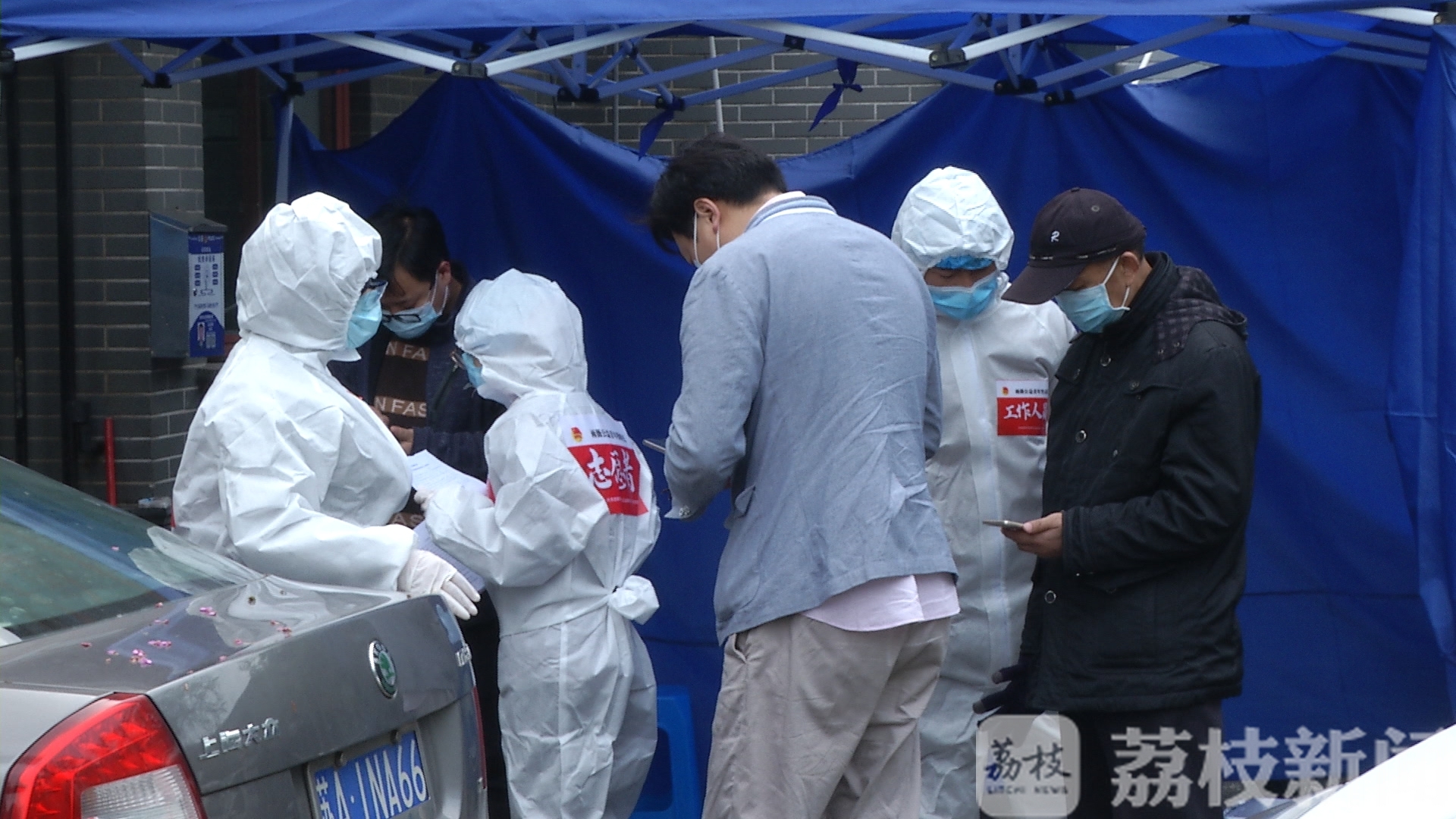 『志愿者』喊话上千遍 仍在坚守的大学生志愿者：每天走3万步