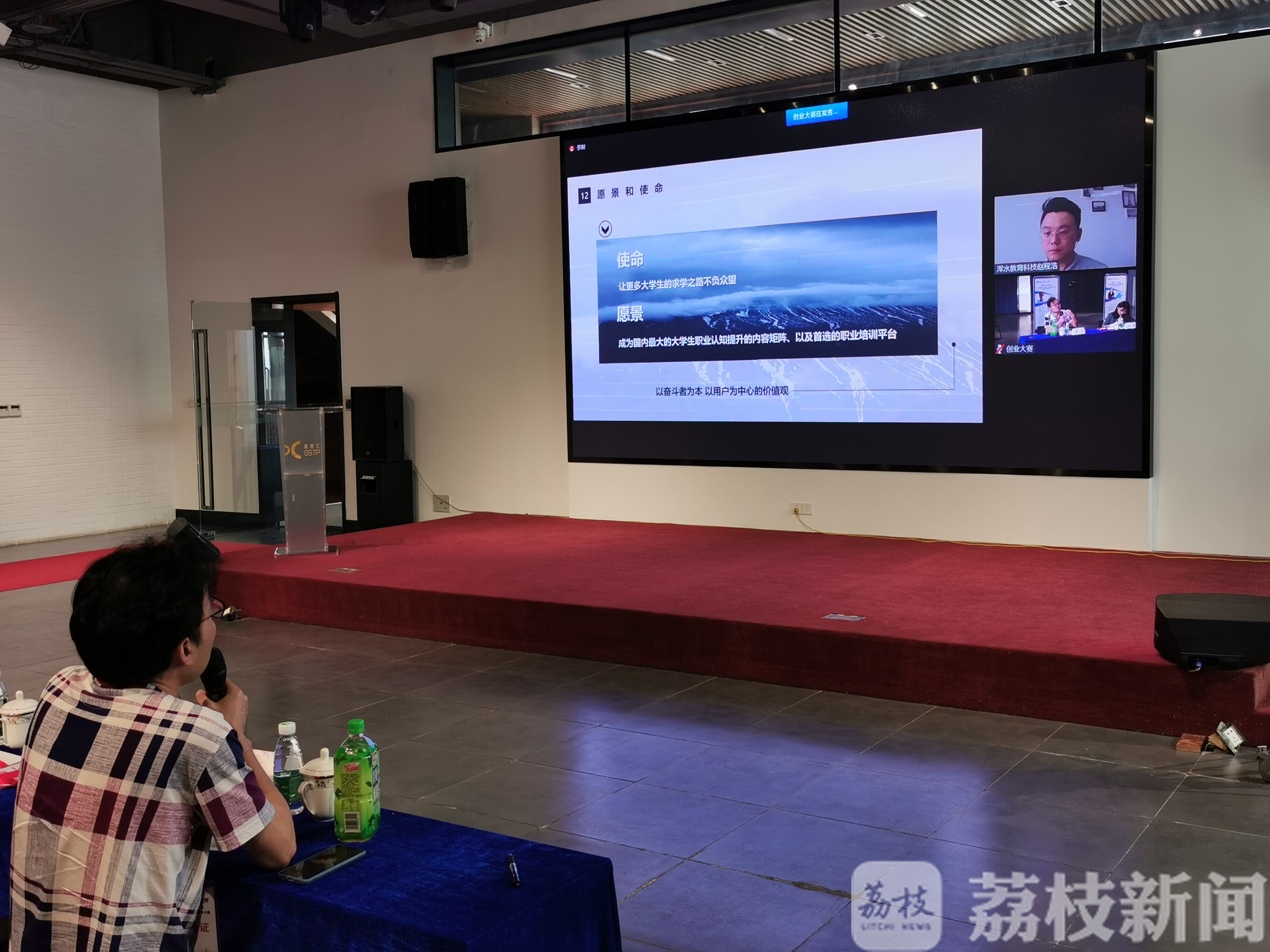 [江北]无人驾驶清洁船……南京江北大学生集结开启“最强大脑” 消杀机器人