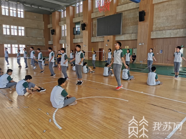 半岛·体育中国官方网站平台登陆每天一节体育课 学校体育教学揭开新篇章2020江苏(图3)