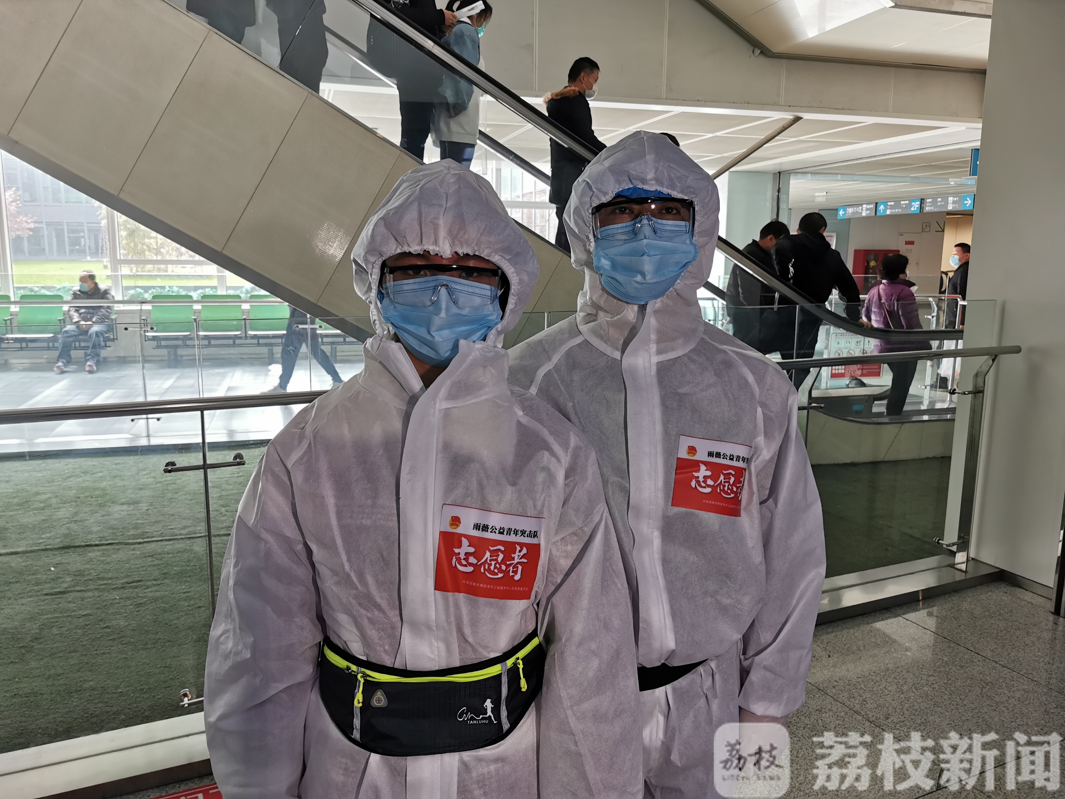 『志愿者』喊话上千遍 仍在坚守的大学生志愿者：每天走3万步