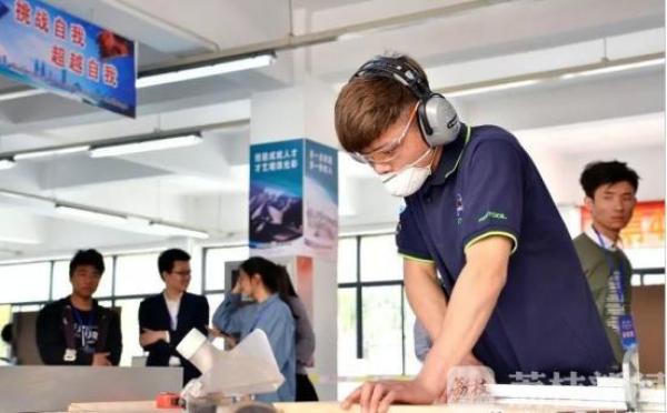历史最好！扬州“小木匠”摘得“世界技能奥林匹克”银奖