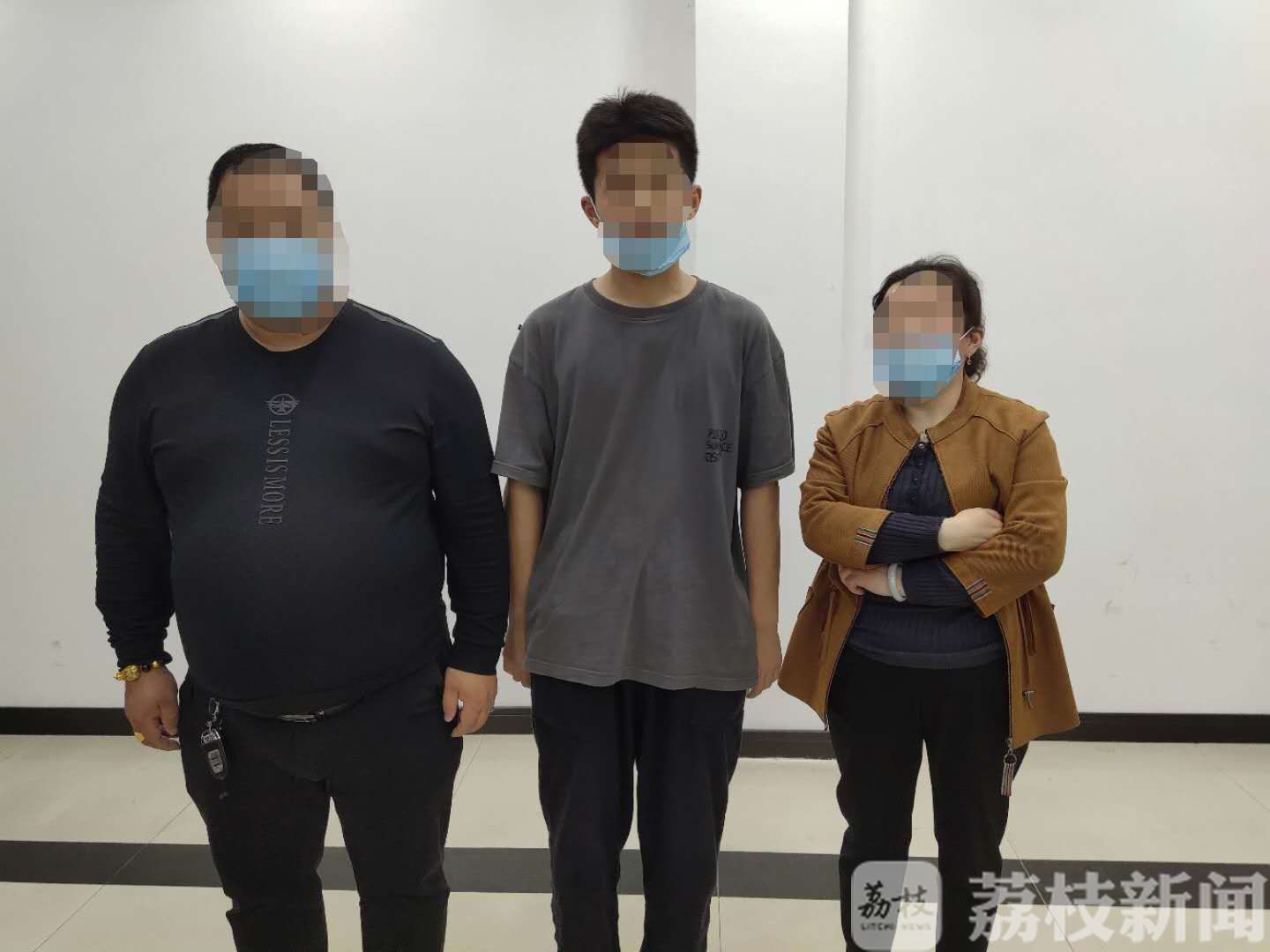 高速■三少年“一言不合”竟怒上高速