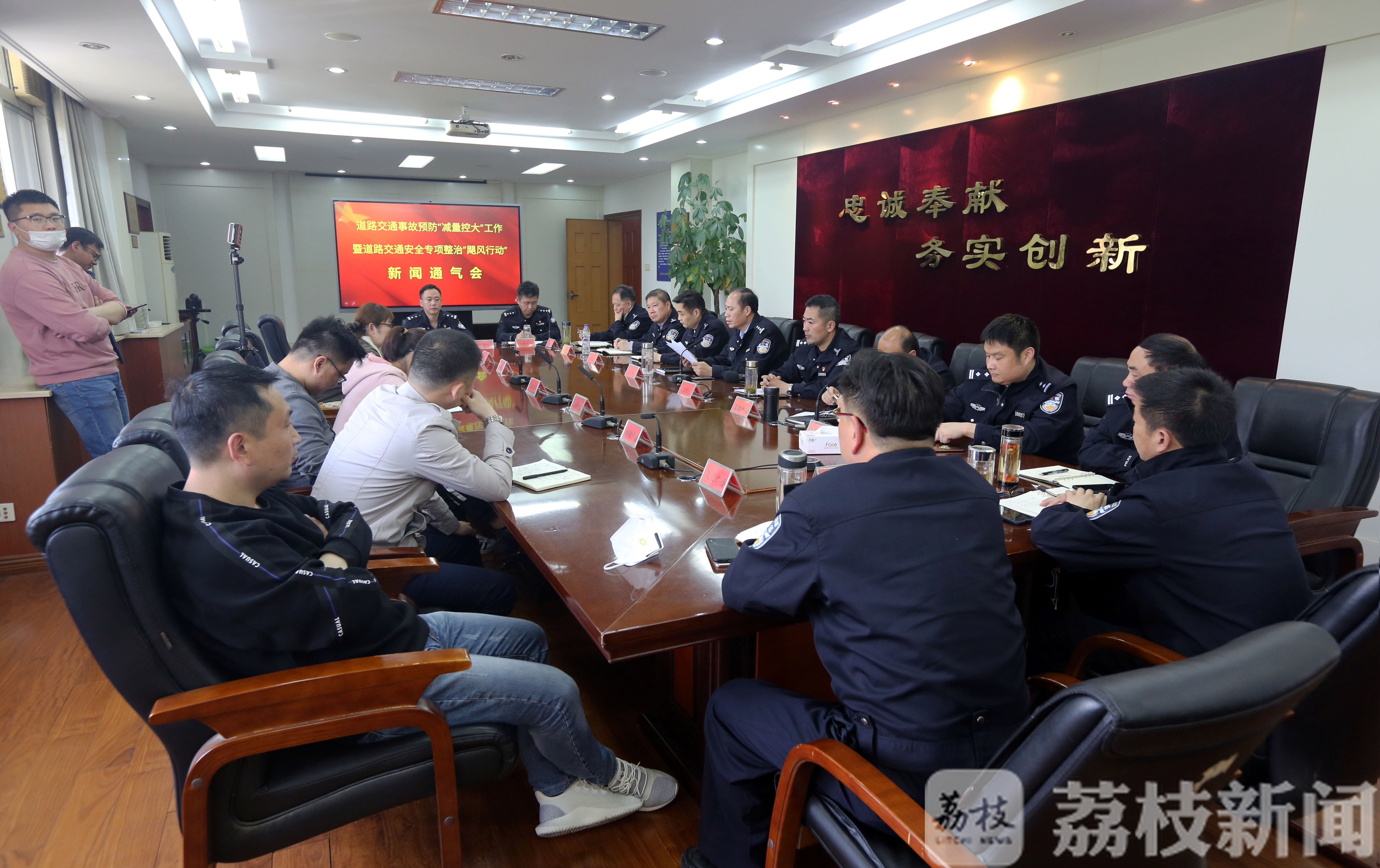 驾驶证■实名曝光！10人驾驶证被注销，4人被终生禁驾……