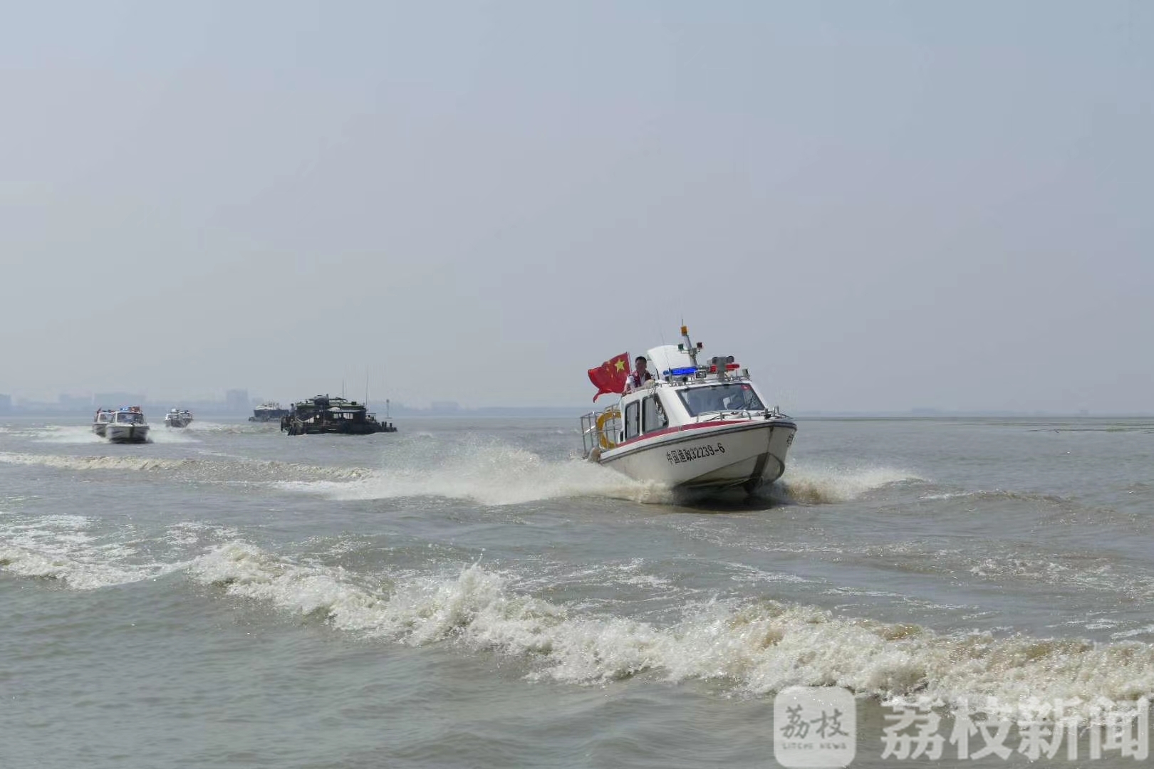 执法■跨省跨部门联合“亮剑”，高宝邵伯湖“空天湖”打击非法捕捞