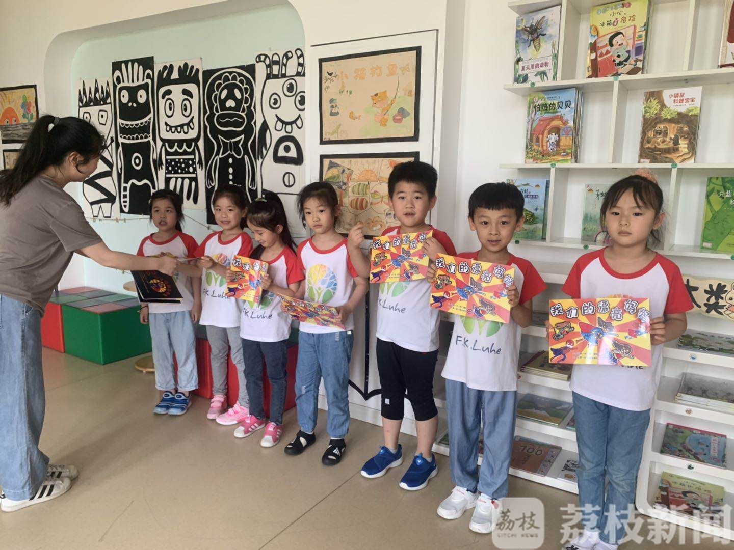 『妈妈』主角是同学妈妈 特殊的儿童节礼物：老师画的绘本