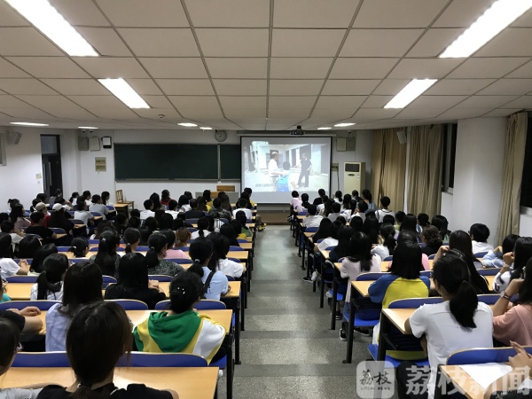 学习教师典型 做立德树人好老师 全省师范类院校收看江苏省庆祝教