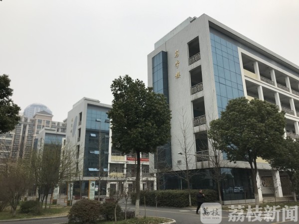 为南京市第一中学泰山性质,并于2019年秋季正式招生,句子为有关初中.文艺初中公办分校的图片