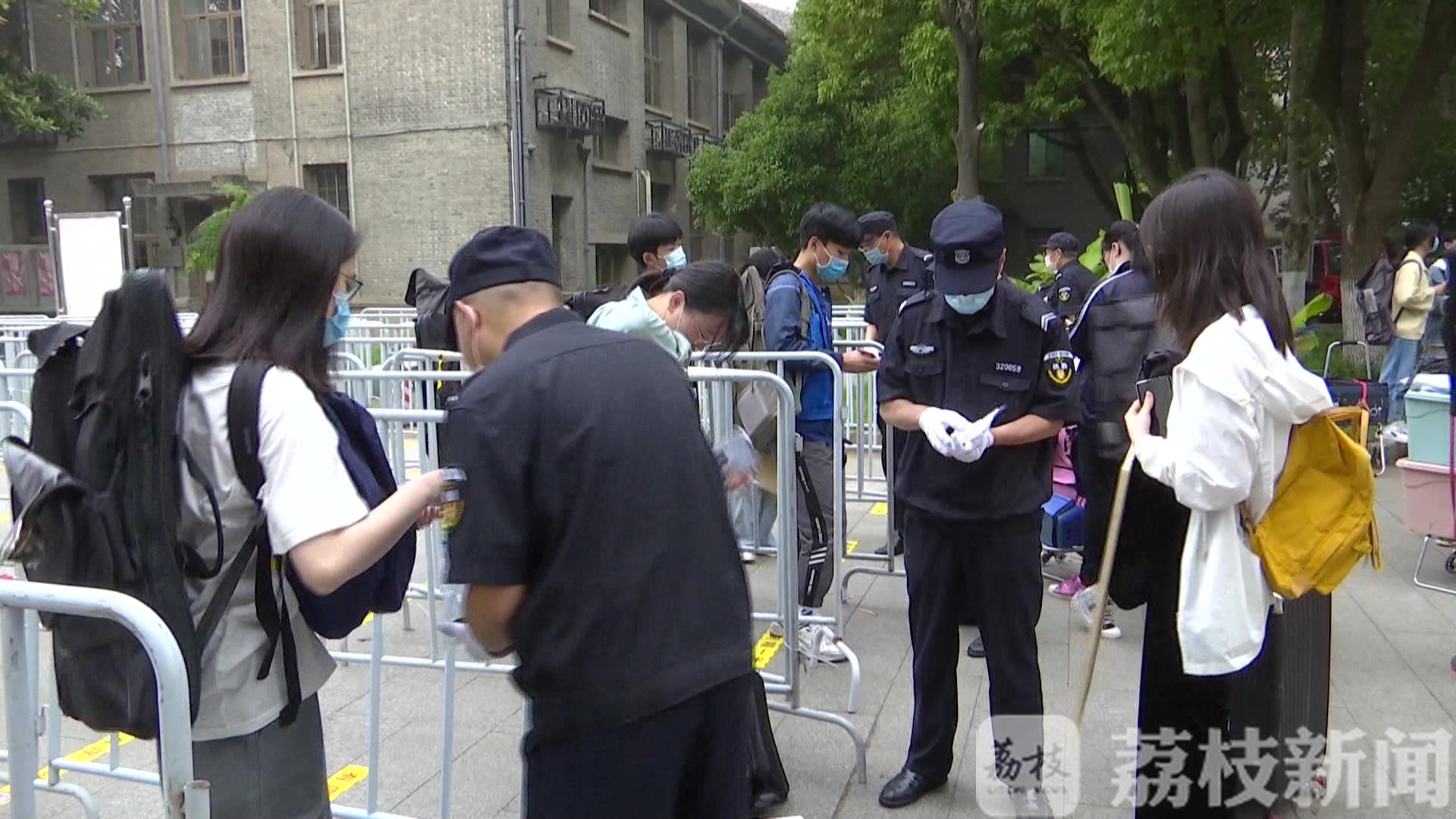 『考试』交警公安消防全来了 南艺这场考试