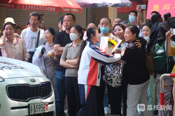 积极面对生活英语作文_面对新生活积极_多地高考第三天
