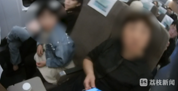 高铁霸座男又作妖了_老人高铁霸座_高铁座霸真实身份