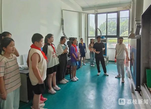 IM电竞 IM电竞网址揭开实验设备“神秘”面纱!市监部门邀请中小学生走进实验室(图2) IM电竞 IM电竞网址揭开实验设备“神秘”面纱!市监部门邀请中小学生走进实验室(图2)