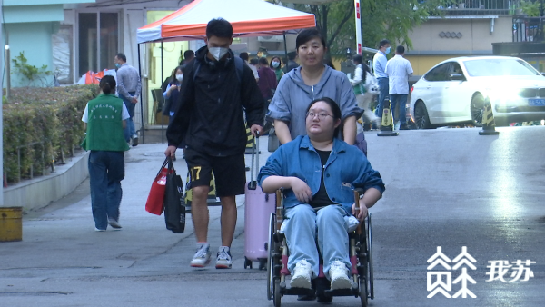轮椅上的精彩人生高位截瘫的女孩今年保送南师大研究生