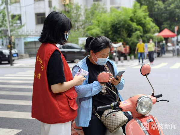 南财大学生主动请缨当志愿者 助力南京疫情防控!