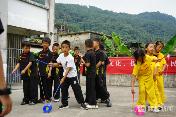 开云体育下载开展传统体育乡村浸润计划南京特师大学生志愿者为云南孩子开设夏令营(图3)