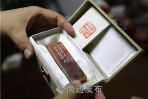 医护人员■用篆刻艺术致敬最美“逆行者”！46位南通印社社员为南通市142名援鄂医护人员篆刻姓名章