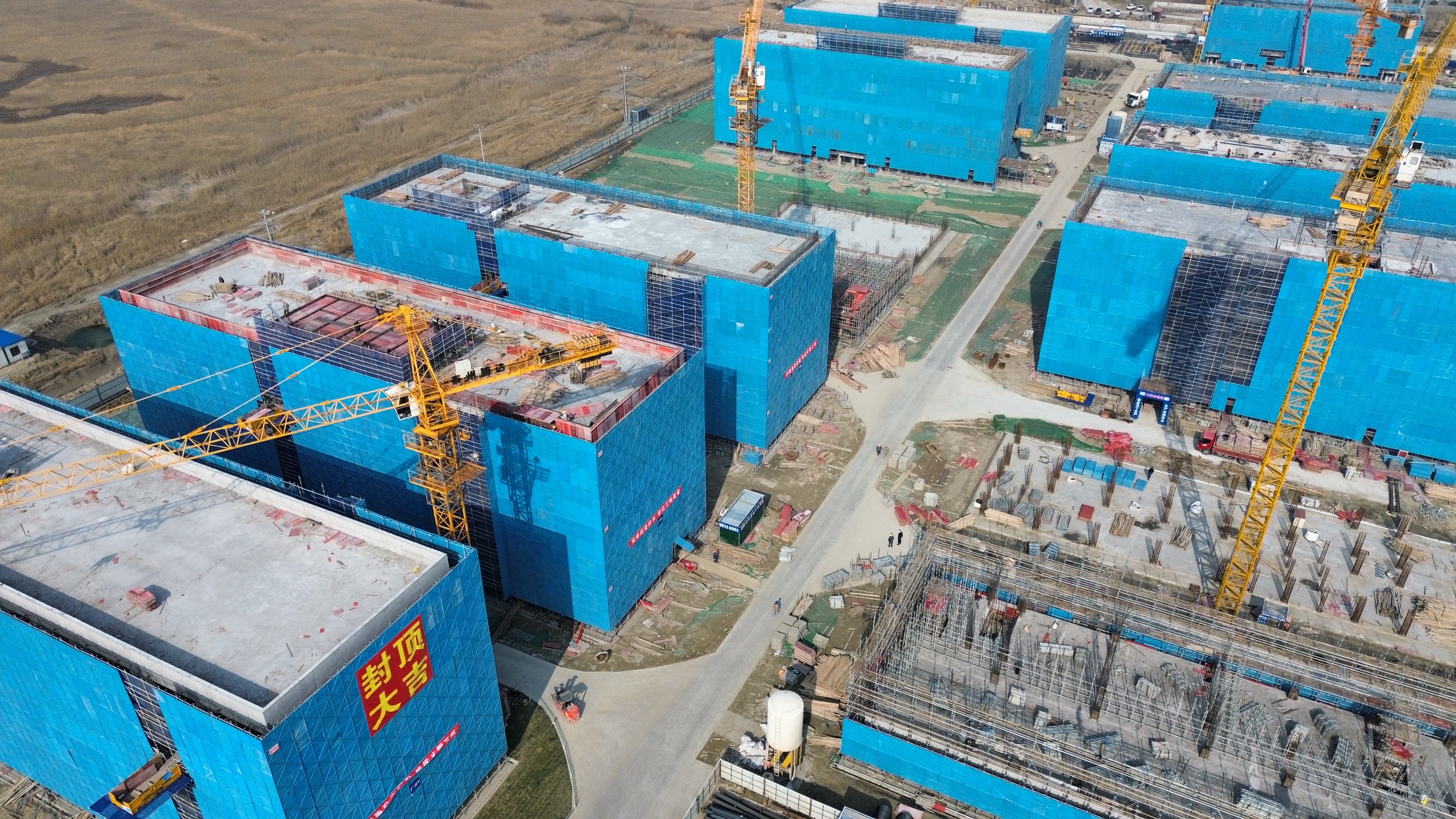 洋口化学工业园中试基地项目主体工程封顶