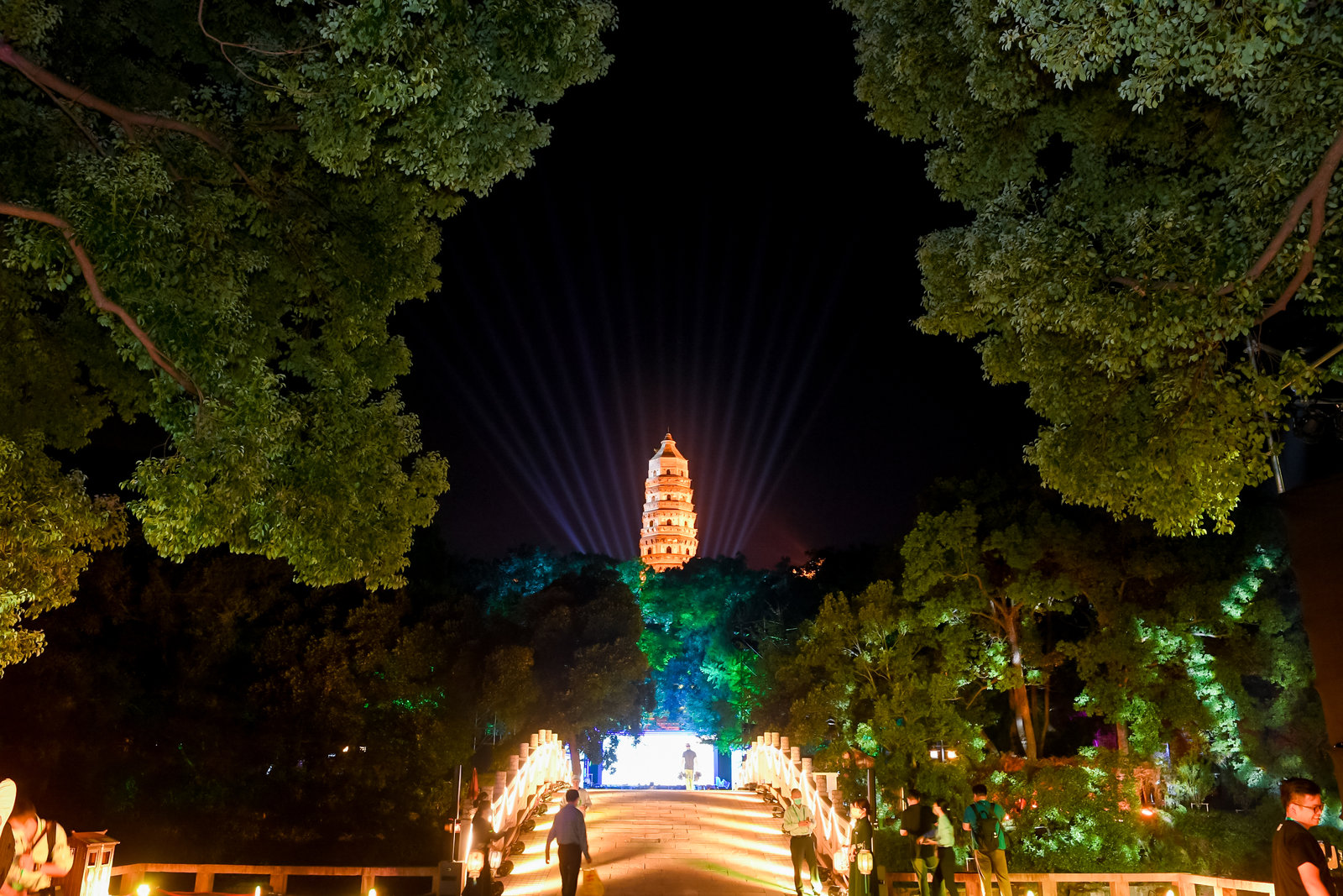 虎丘塔夜景图片