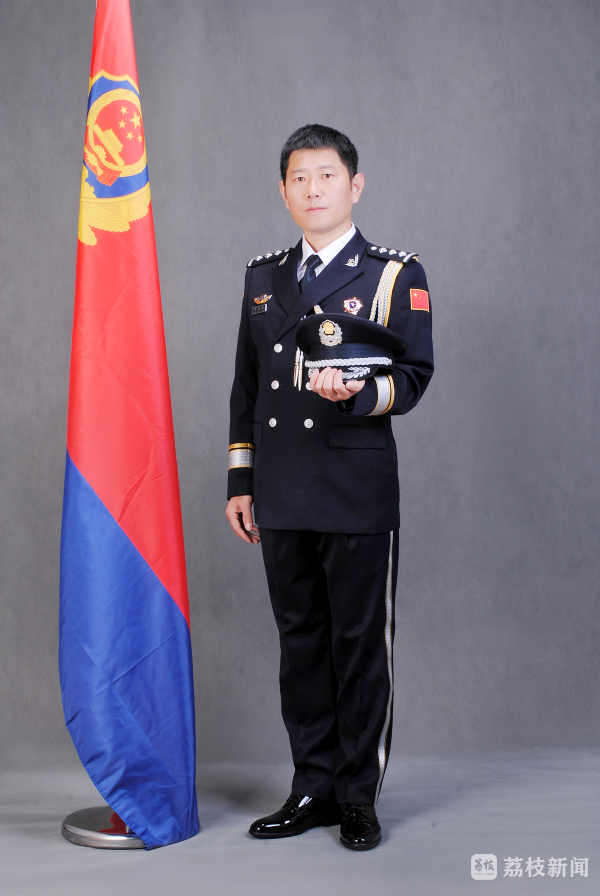 中国空警焦大喜坚守在三万英尺之上