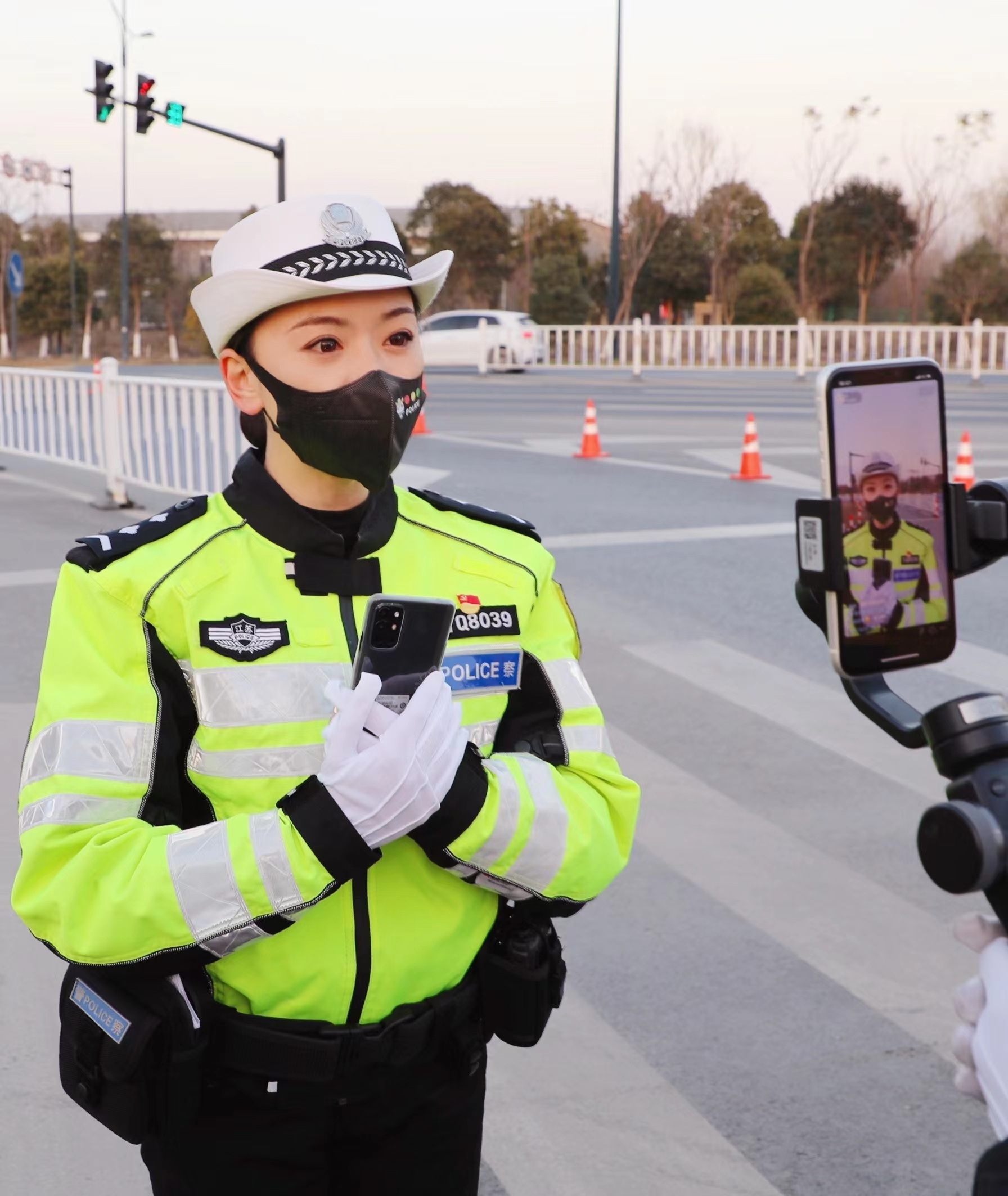 盐城交警丹丹图片