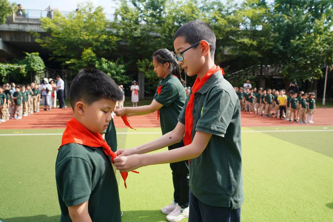 南京芳草园小学校服图片