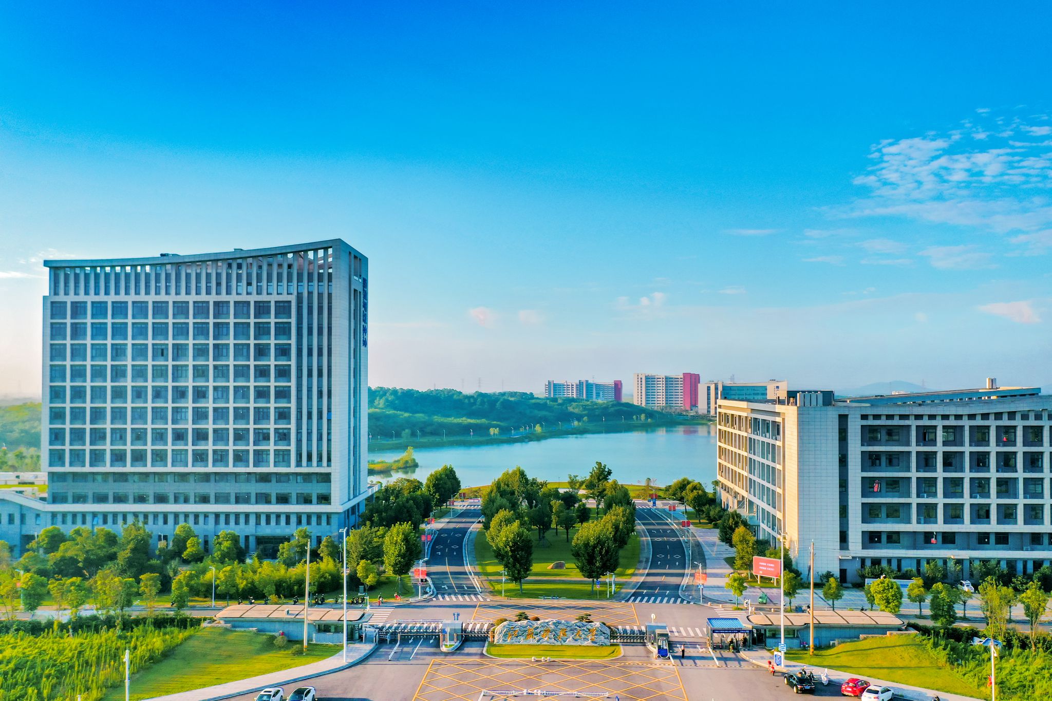 江苏科技大学 校门图片