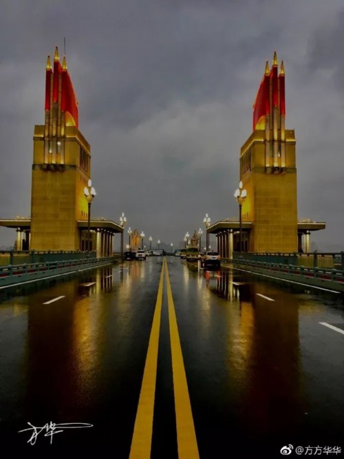 我苏网 南京日报   是代表"中国制造"与"大国工匠"的经典之桥.