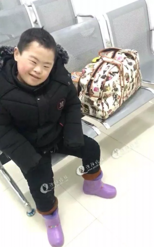 扩散常州高速路口发现一丢失孩子无法说出父母姓名急寻孩子亲人